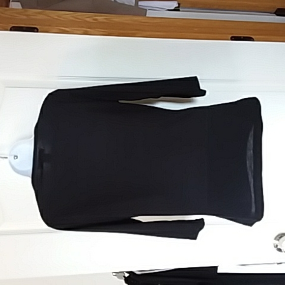 Liz claiborne black 3/4 length crew neck tee - Picture 2 of 3